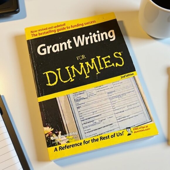 Grant Writing For Dummies – Softcover Guide for Busy Professionals & Beginners - Picture 1 of 2